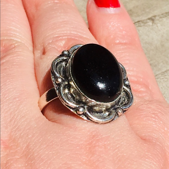 Black Stone and Silver Ring, Size 7 1/2 - Picture 5 of 10